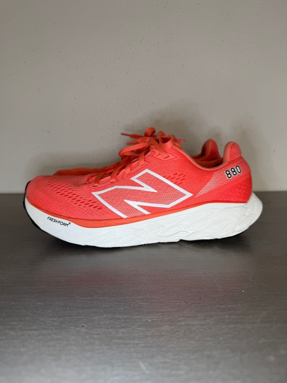 New Balance 880 v14 Running Shoes Sneakers Womens Size 8 Orange White Athletic - Picture 2 of 9